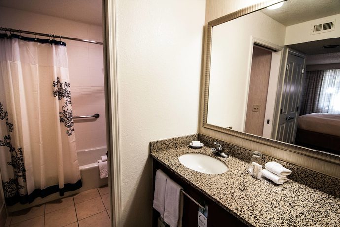Imagen de la habitación del Hotel Staybridge Suites Oxnard - River Ridge by IHG. Foto 12