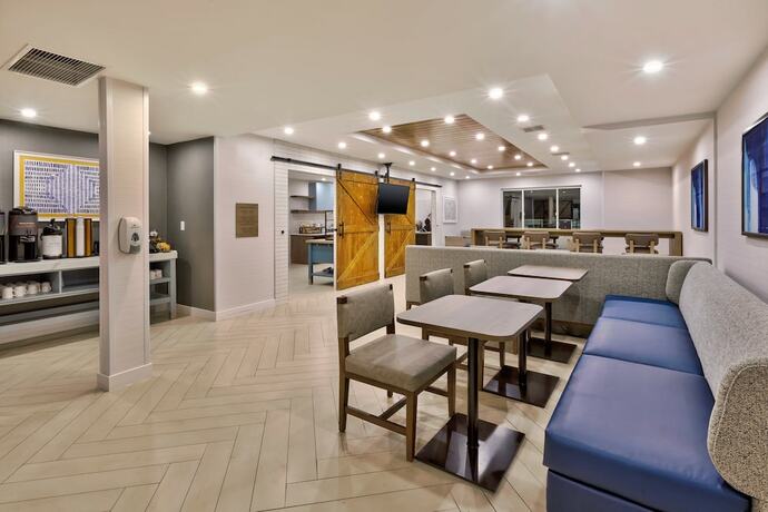 Imagen del bar/restaurante del Hotel Staybridge Suites Pittsburgh Airport, An Ihg. Foto 10