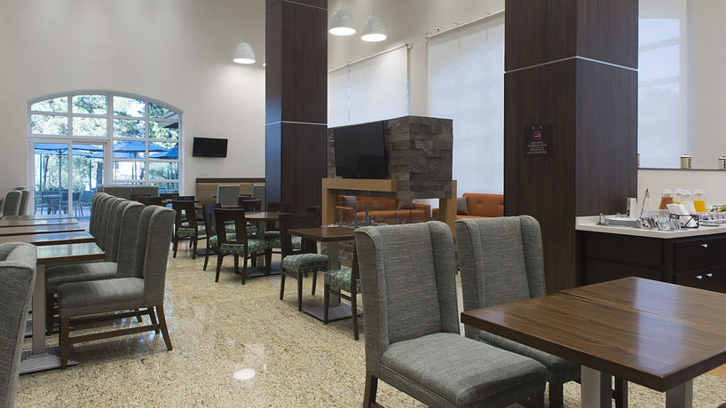 Imagen de la habitación del Hotel Staybridge Suites Puebla. Foto 5