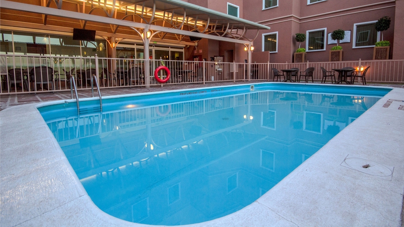 Imagen de la piscina del Hotel Staybridge Suites Queretaro, An Ihg. Foto 14