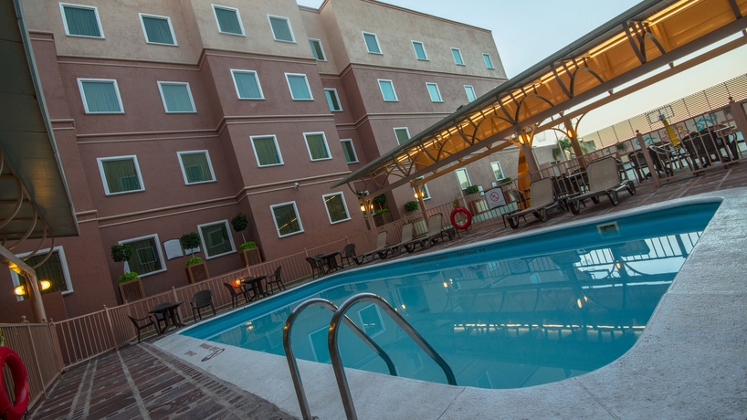 Imagen de la piscina del Hotel Staybridge Suites Queretaro, An Ihg. Foto 15