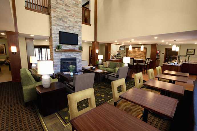 Imagen de los interiores del Hotel Staybridge Suites Rochester - Commerce Dr Nw, An Ihg. Foto 17