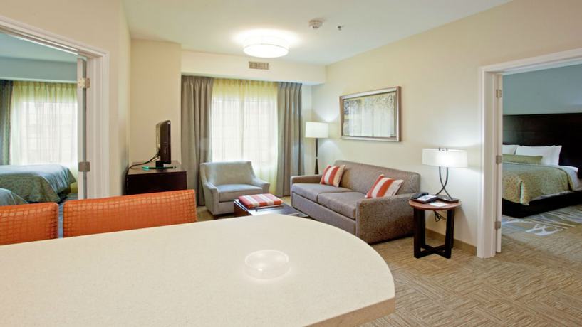 Imagen de la habitación del Hotel Staybridge Suites Rochester - Commerce Dr Nw, An Ihg. Foto 5