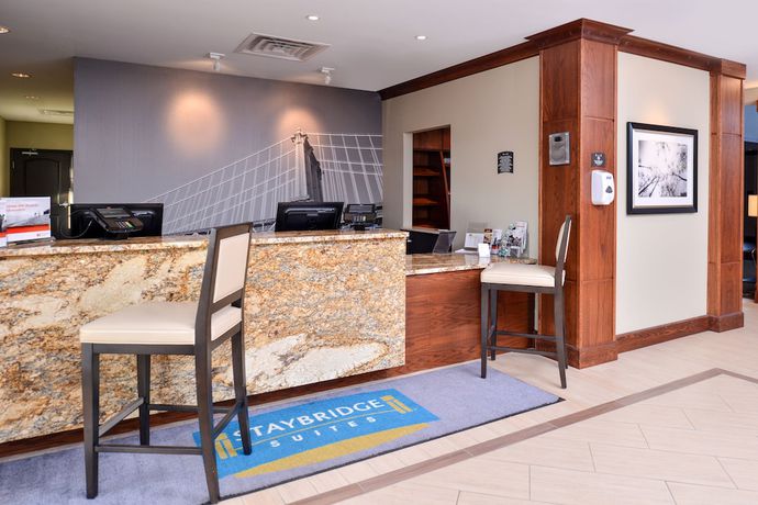 Imagen de los interiores del Hotel Staybridge Suites Rochester - Commerce Dr Nw, An Ihg. Foto 20