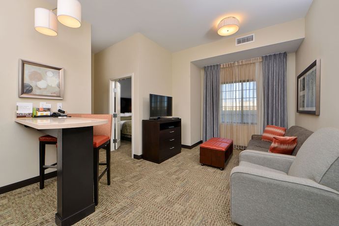 Imagen de la habitación del Hotel Staybridge Suites Rochester - Commerce Dr Nw, An Ihg. Foto 16