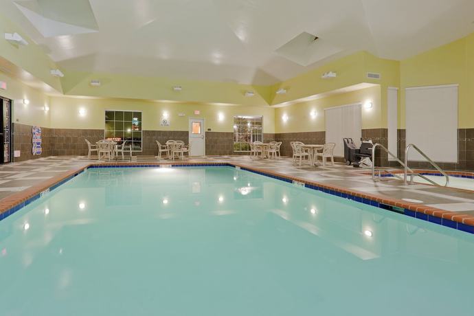 Imagen de la piscina del Hotel Staybridge Suites Rocklin - Roseville Area, an IHG. Foto 20