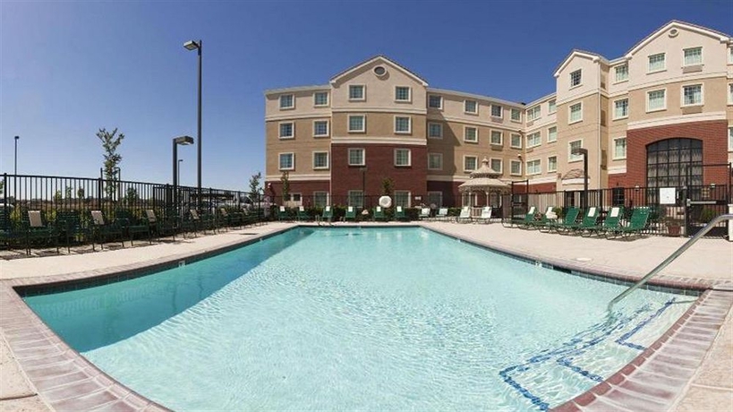 Imagen de la piscina del Hotel Staybridge Suites Sacramento Airport Natomas, An Ihg. Foto 16