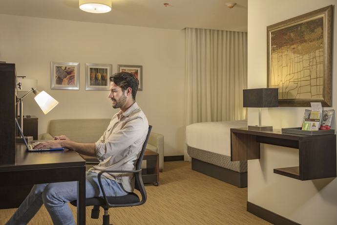 Imagen de la habitación del Hotel Staybridge Suites Saltillo, An Ihg. Foto 3