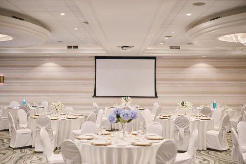 Imagen del bar/restaurante del Hotel Staybridge Suites St Catharines Conf Ctr by IHG. Foto 4