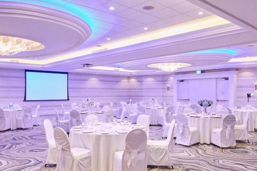 Imagen del bar/restaurante del Hotel Staybridge Suites St Catharines Conf Ctr by IHG. Foto 6