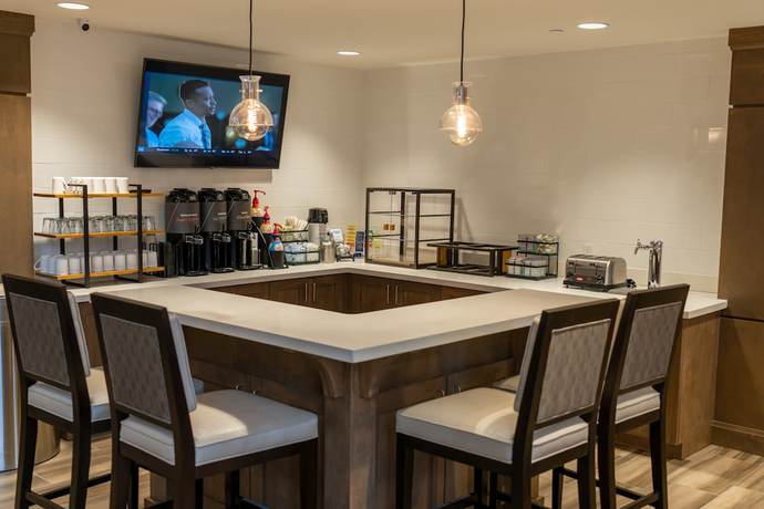 Imagen del bar/restaurante del Hotel Staybridge Suites Summerville, an IHG. Foto 3