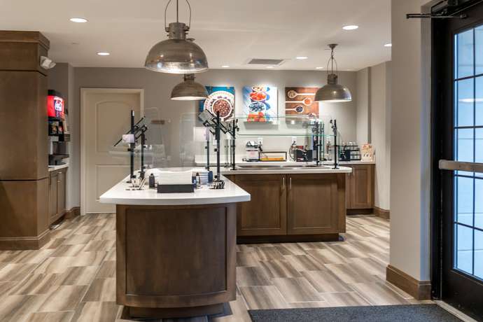 Imagen del bar/restaurante del Hotel Staybridge Suites Summerville, an IHG. Foto 4