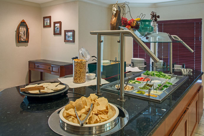Imagen del bar/restaurante del Hotel Staybridge Suites Tallahassee. Foto 2