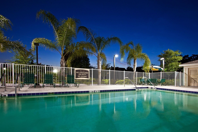 Imagen de la piscina del Hotel Staybridge Suites Tampa East - Brandon, An Ihg. Foto 14