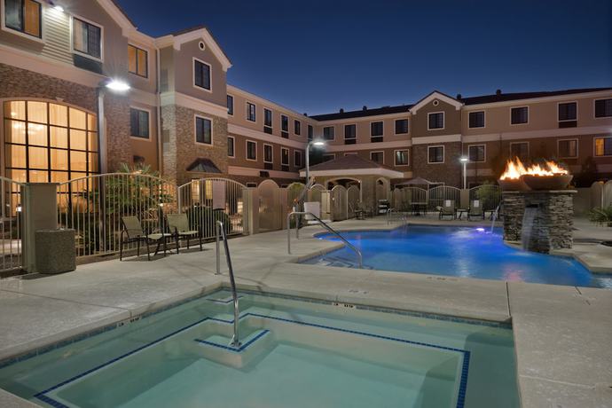 Imagen de la piscina del Hotel Staybridge Suites Tucson Airport, An Ihg. Foto 19