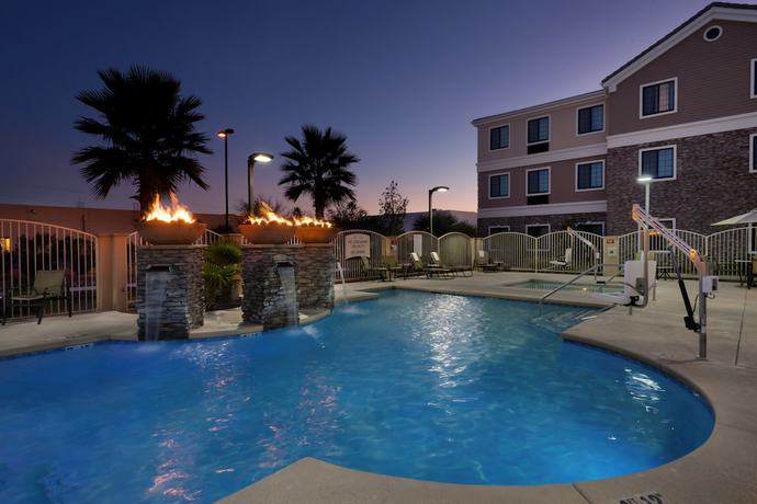Imagen de la piscina del Hotel Staybridge Suites Tucson Airport, An Ihg. Foto 20