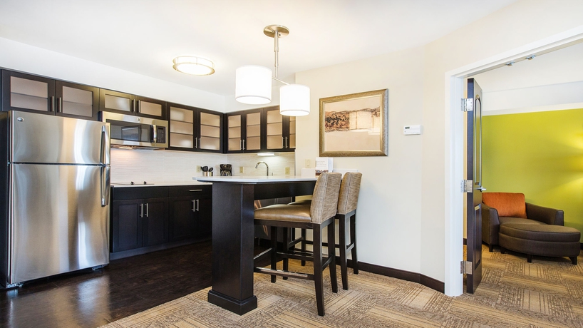 Imagen de la habitación del Hotel Staybridge Suites West Edmonton, An Ihg. Foto 3