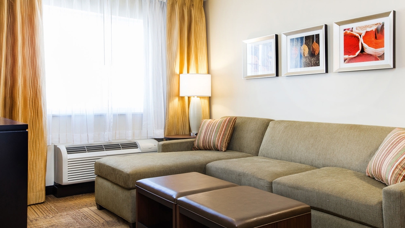 Imagen de los interiores del Hotel Staybridge Suites West Edmonton, An Ihg. Foto 10