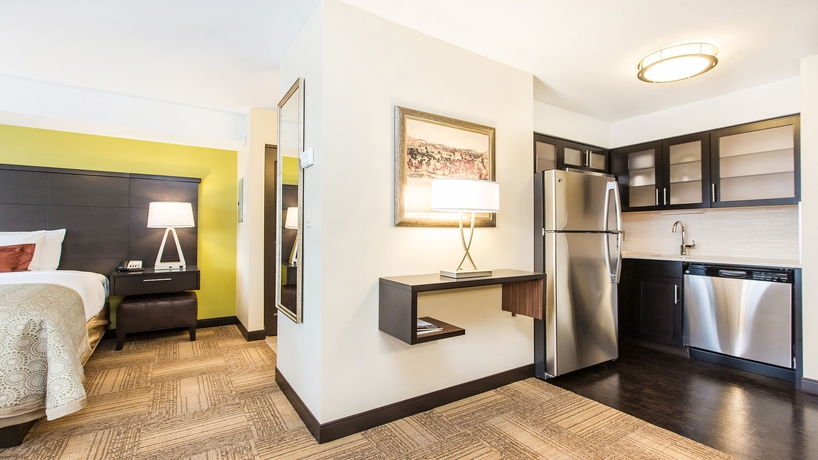 Imagen de la habitación del Hotel Staybridge Suites West Edmonton, An Ihg. Foto 8