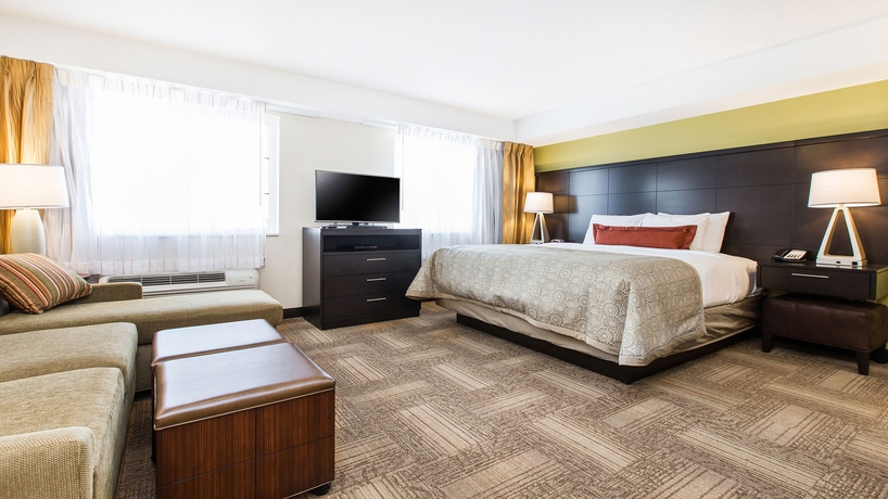 Imagen de los interiores del Hotel Staybridge Suites West Edmonton, An Ihg. Foto 12