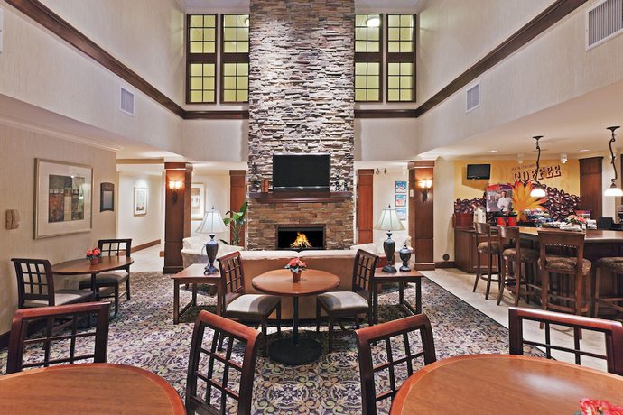 Imagen de los interiores del Hotel Staybridge Suites Wichita, An Ihg. Foto 19
