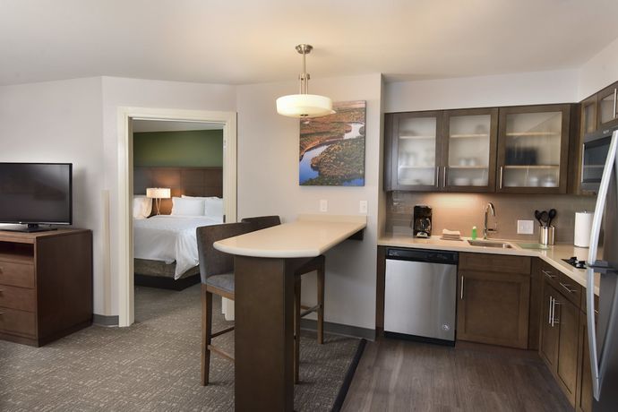 Imagen de la habitación del Hotel Staybridge Suites Wisconsin Dells - Lake Delton, an IHG. Foto 4