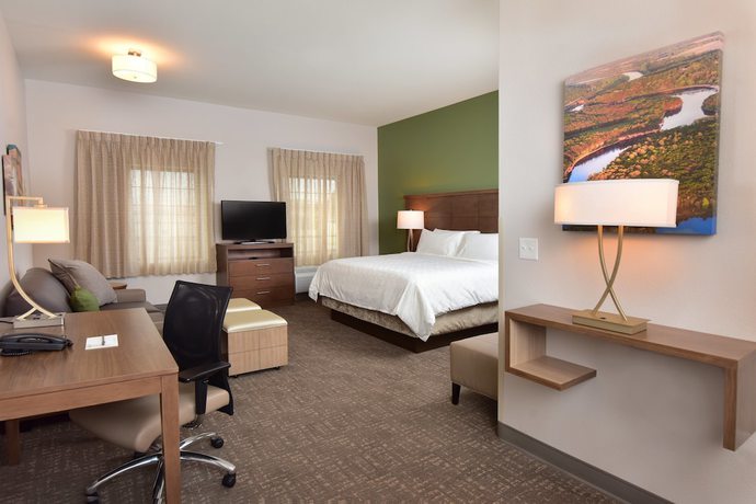 Imagen de la habitación del Hotel Staybridge Suites Wisconsin Dells - Lake Delton, an IHG. Foto 12