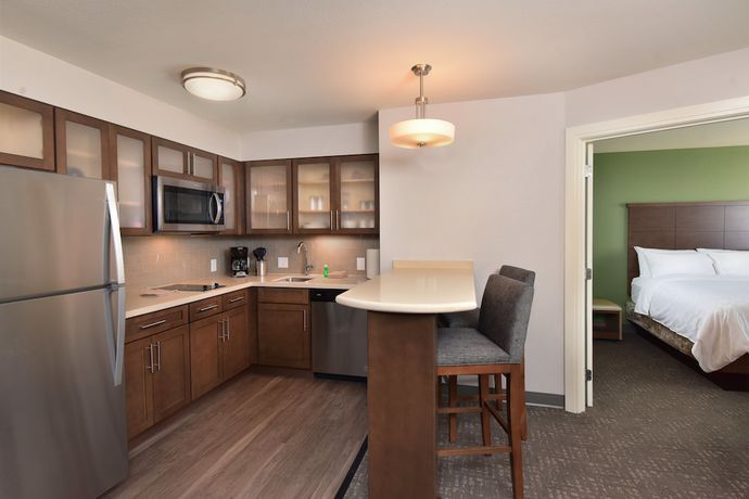 Imagen de la habitación del Hotel Staybridge Suites Wisconsin Dells - Lake Delton, an IHG. Foto 16