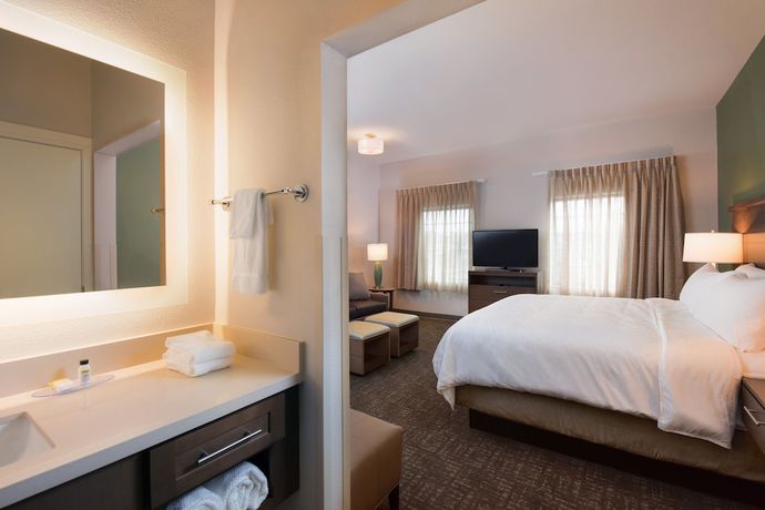 Imagen de la habitación del Hotel Staybridge Suites Wisconsin Dells - Lake Delton, an IHG. Foto 18