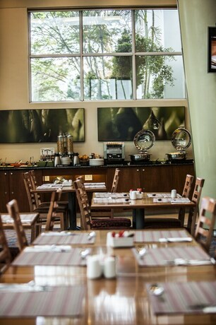 Imagen del bar/restaurante del Hotel Stayeasy Pretoria. Foto 21