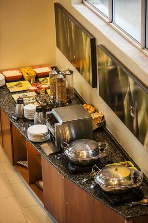 Imagen del bar/restaurante del Hotel Stayeasy Pretoria. Foto 22