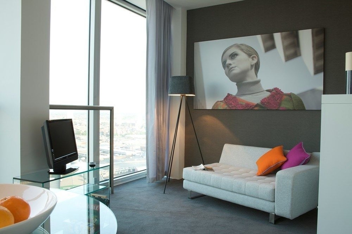 Imagen de los interiores del Hotel Staying Cool At Rotunda. Foto 8