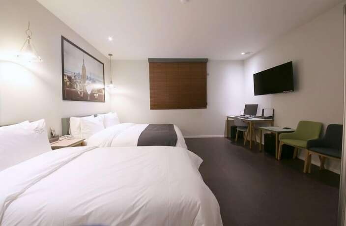 Imagen de la habitación del Hotel Stay-inn Hotel. Foto 16