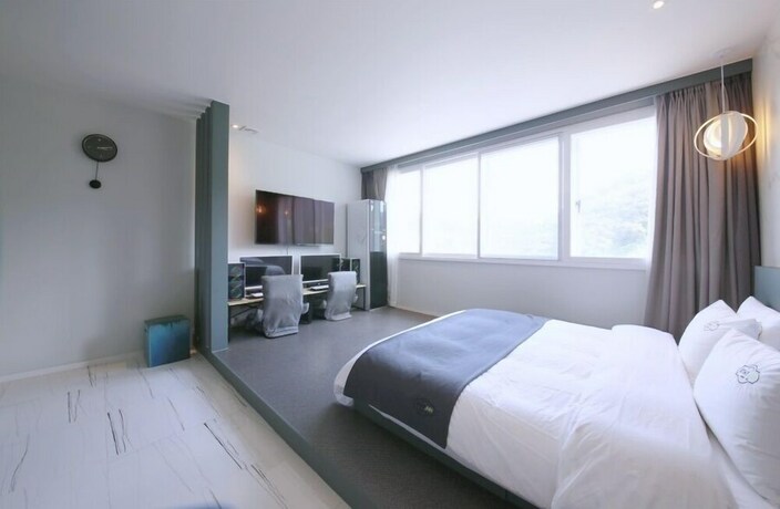 Imagen de la habitación del Hotel Stay-inn Hotel. Foto 23