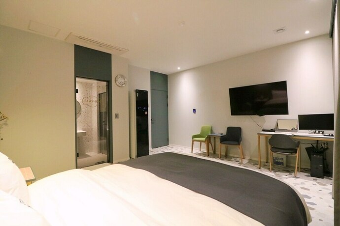 Imagen de la habitación del Hotel Stay-inn Hotel. Foto 28