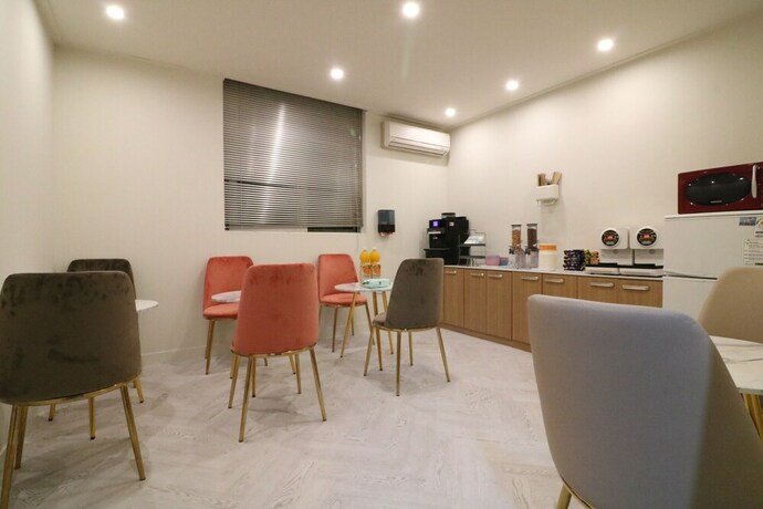 Imagen de los interiores del Hotel Stay-inn Hotel. Foto 37
