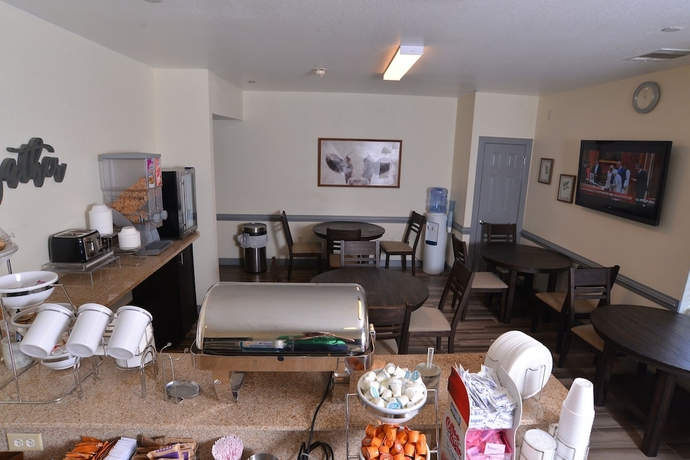 Imagen del bar/restaurante del Hotel Stay-over Suites. Foto 4