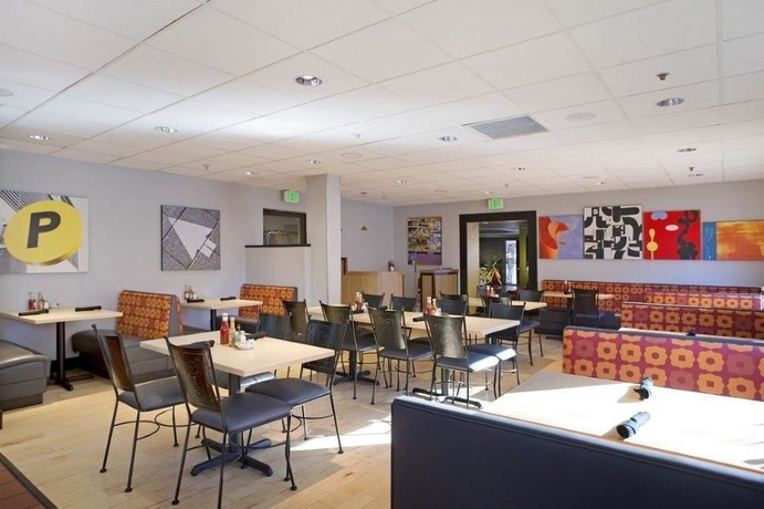 Imagen del bar/restaurante del Hotel Staypineapple, Five, Downtown Seattle. Foto 5