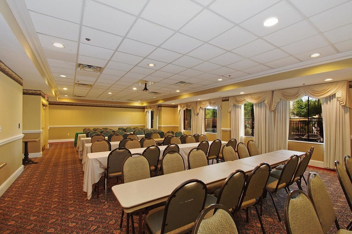 Imagen de los interiores del Hotel Staysky Suites - I Drive Orlando. Foto 14