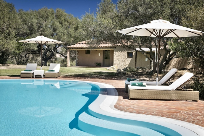 Imagen de la piscina del Hotel Stazzo Lu Ciaccaru. Foto 19