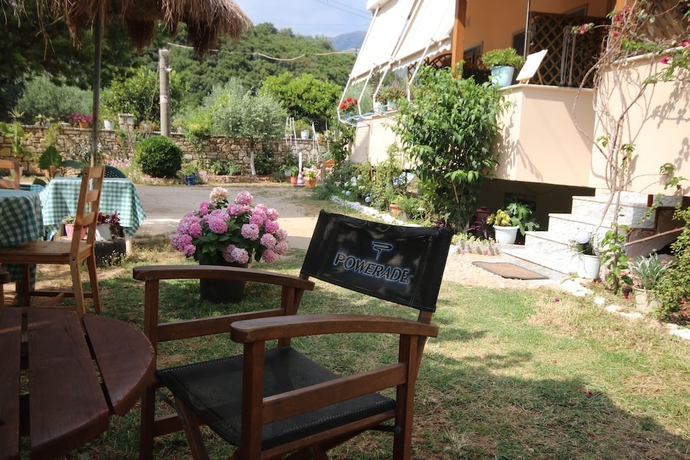 Imagen de los interiores del Hotel Stef and Stam. Foto 16