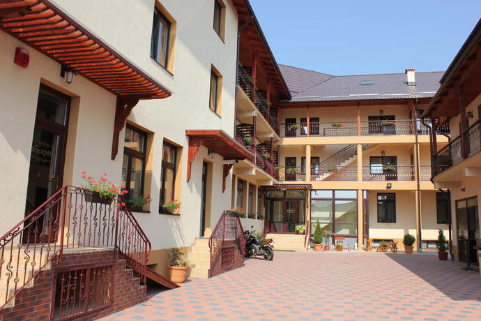 Imagen de los exteriores del Hotel Stefani, Sibiu. Foto 17