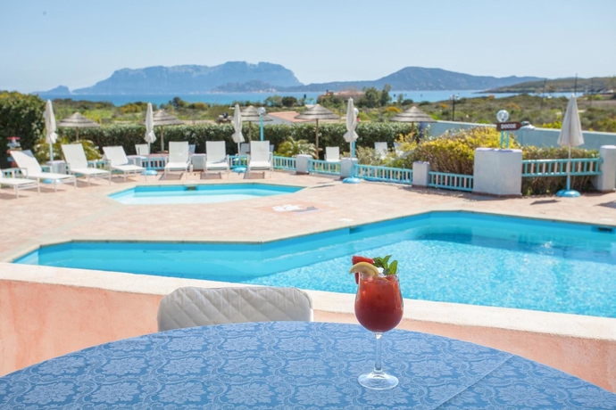 Imagen de la piscina del Hotel Stefania Boutique By The Beach. Foto 14