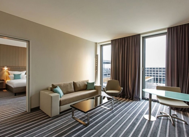 Imagen de la habitación del Hotel Steigenberger Airport Hotel Berlin. Foto 12