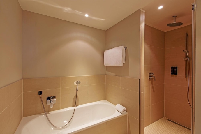 Imagen de la habitación del Hotel Steigenberger Airport Hotel Berlin. Foto 15