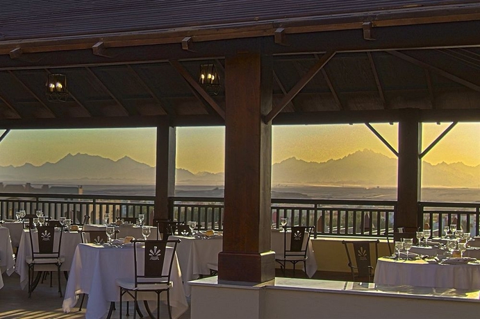 Imagen del bar/restaurante del Hotel Steigenberger Aqua Magic. Foto 5