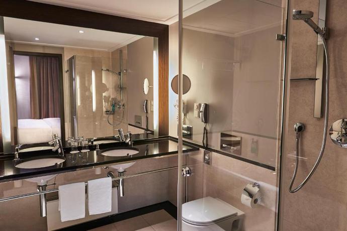 Imagen de la habitación del Hotel Steigenberger De Saxe. Foto 3