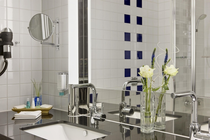 Imagen de la habitación del Hotel Steigenberger Esplanade. Foto 3