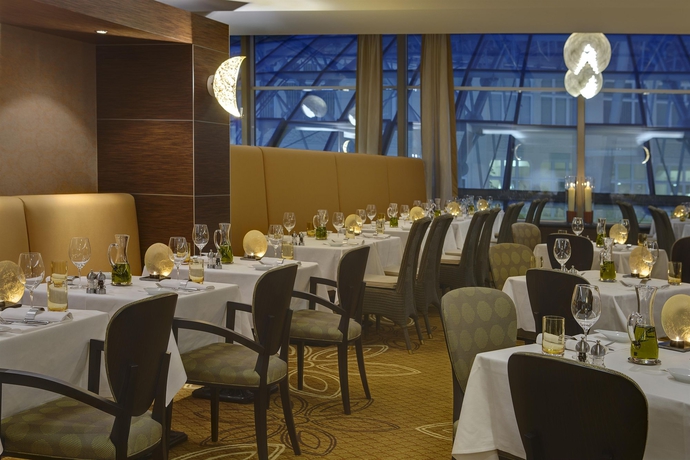 Imagen del bar/restaurante del Hotel Steigenberger Esplanade. Foto 2