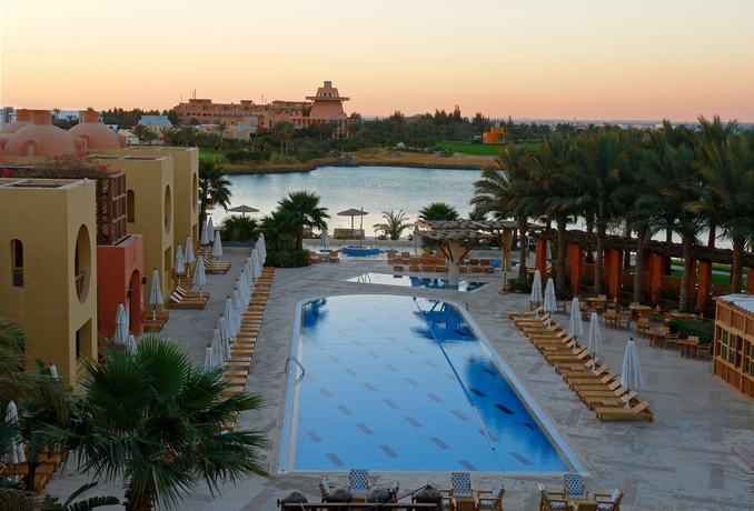 Imagen de la piscina del Hotel Steigenberger Golf Resort El Gouna. Foto 15